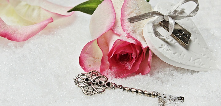 Valentine's_Day_Roses_Key_lock_Heart_Bowknot_513517_1280x615